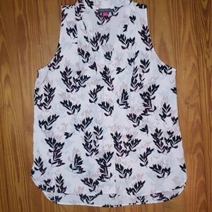 Vince Camuto White Sleeveless V-Neck Floral Print Top